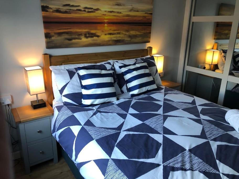 The Phoenix By The Sea- 2 Bedroom Flat In Hunny Apartment