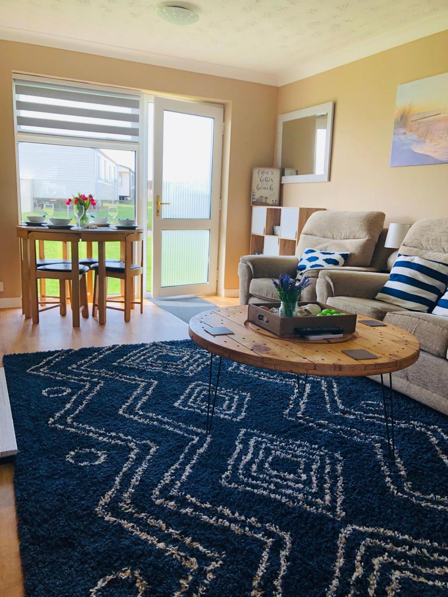 The Phoenix By The Sea- 2 Bedroom Flat In Hunny Apartment